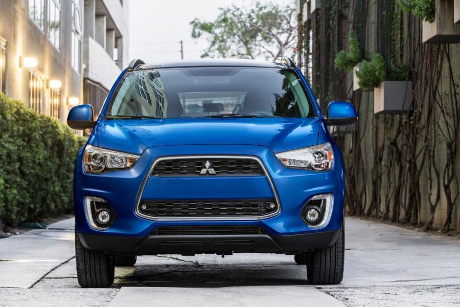  Mitsubishi Outlander Sport SE 2014 года  (фото 2 из 9)